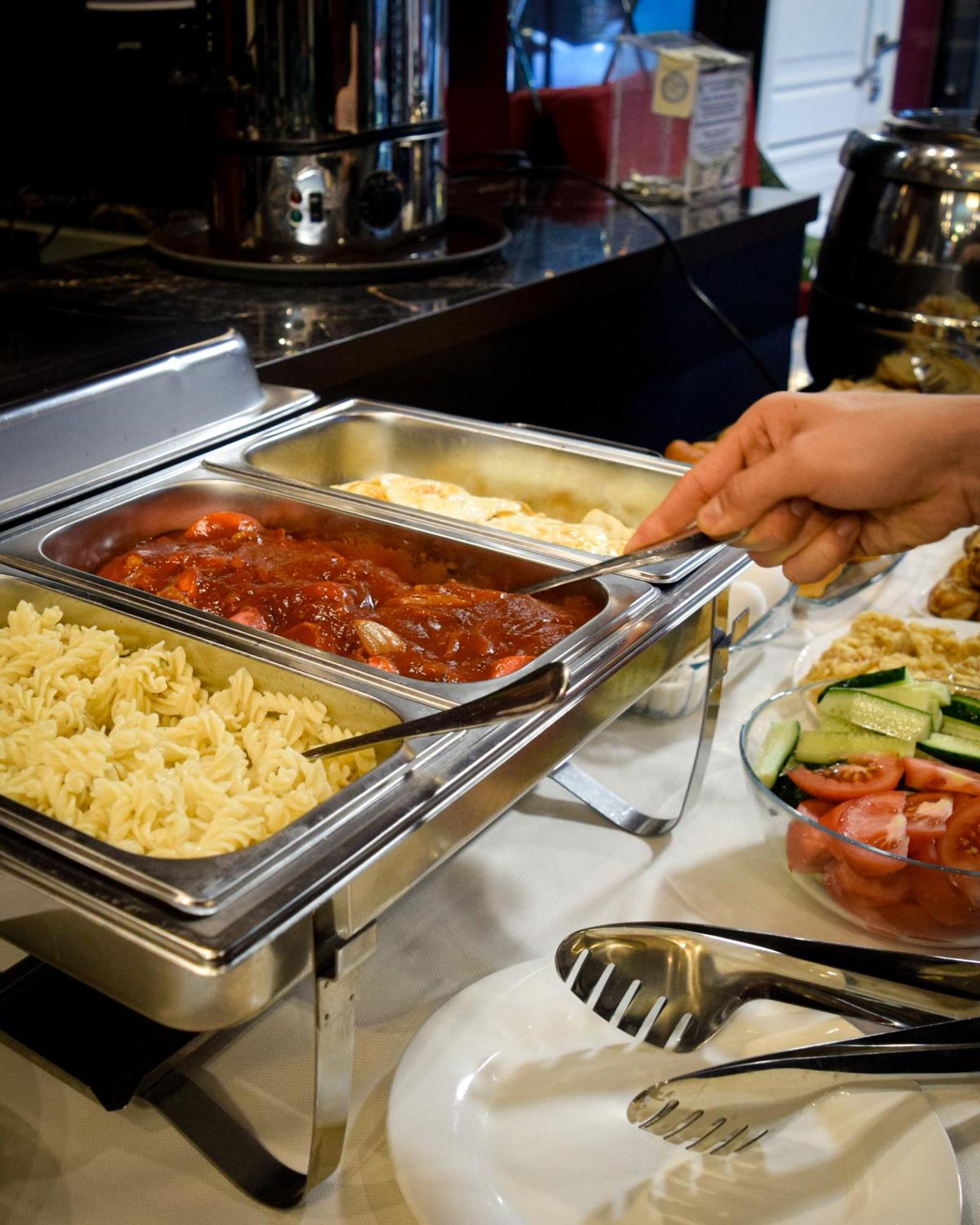 Hotel "Continent" Halal 卡拉甘达 外观 照片